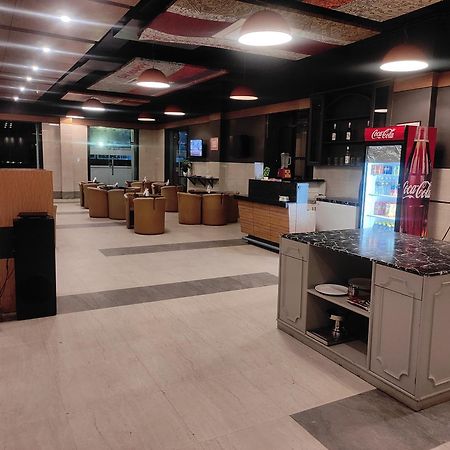 Max Hotels Αλλαχαμπάντ Εξωτερικό φωτογραφία