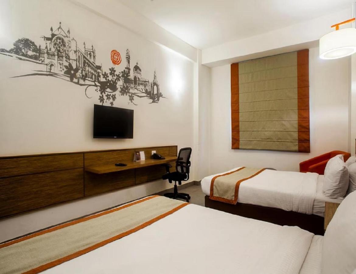 Max Hotels Αλλαχαμπάντ Εξωτερικό φωτογραφία
