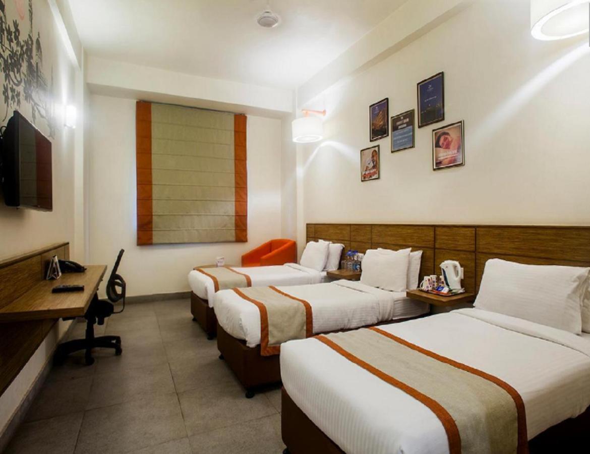 Max Hotels Αλλαχαμπάντ Εξωτερικό φωτογραφία
