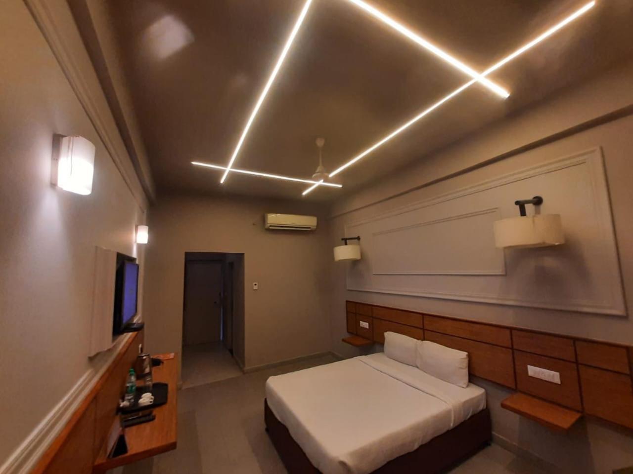 Max Hotels Αλλαχαμπάντ Εξωτερικό φωτογραφία