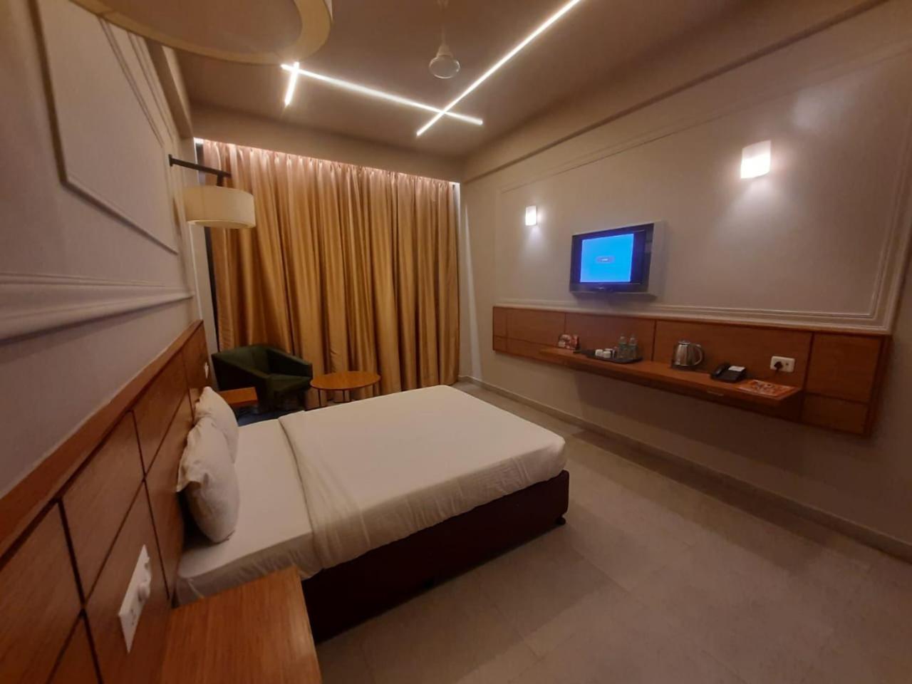 Max Hotels Αλλαχαμπάντ Εξωτερικό φωτογραφία