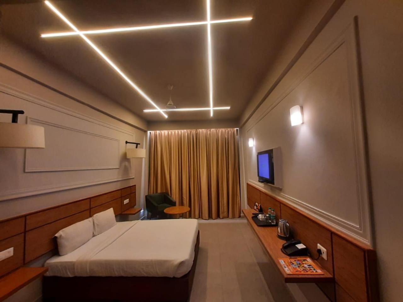 Max Hotels Αλλαχαμπάντ Εξωτερικό φωτογραφία