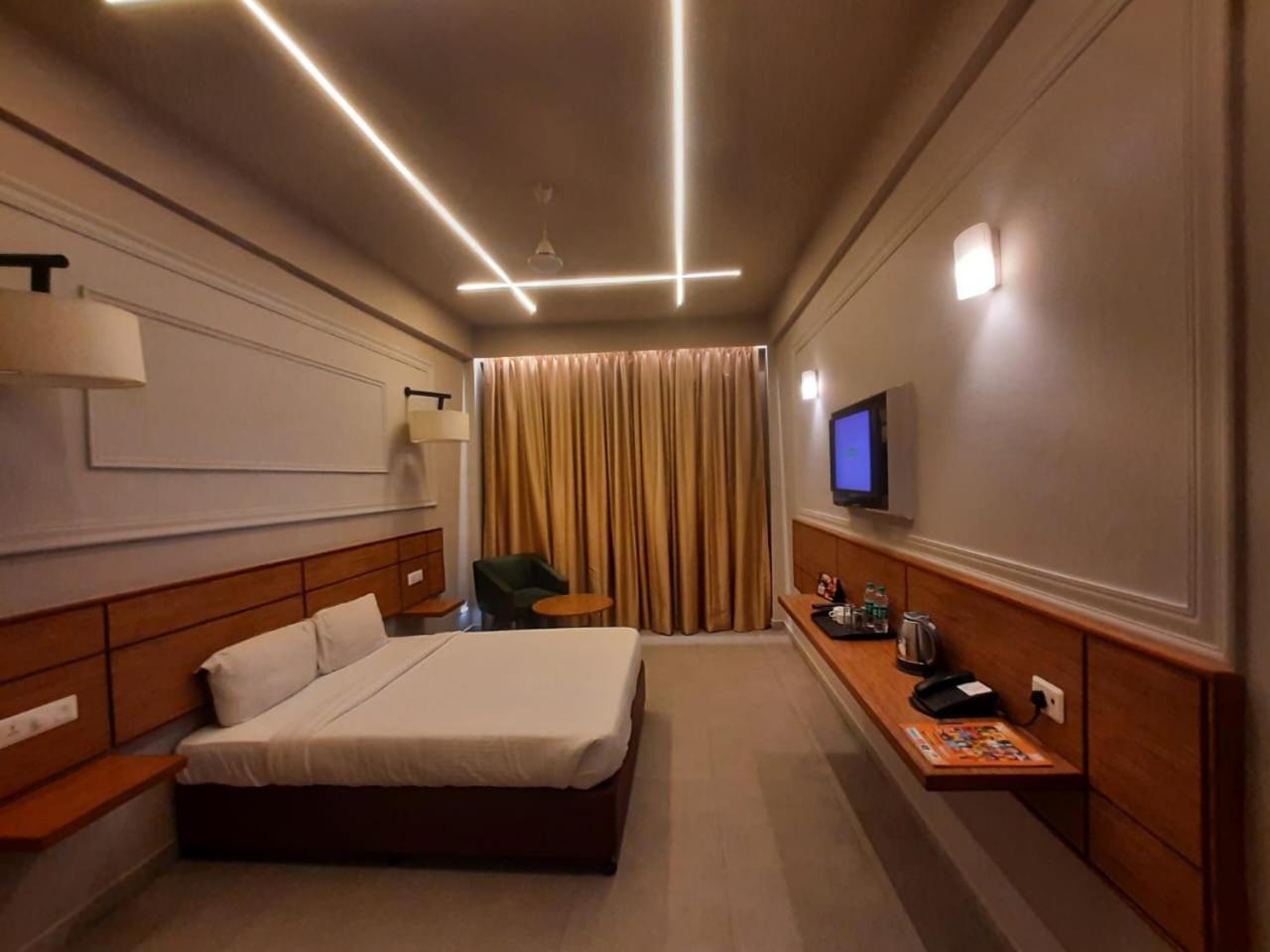 Max Hotels Αλλαχαμπάντ Εξωτερικό φωτογραφία