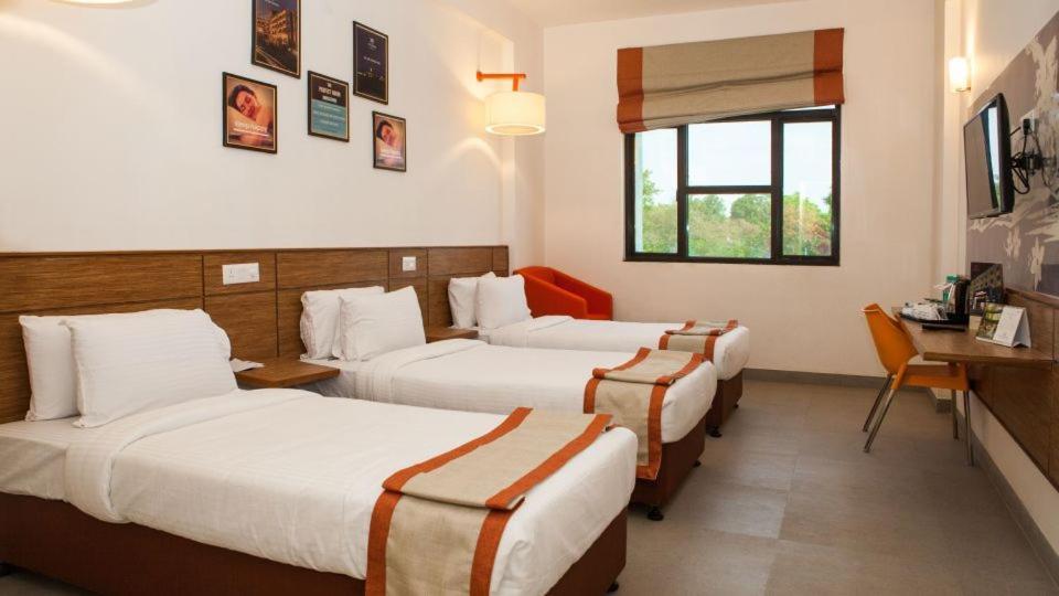 Max Hotels Αλλαχαμπάντ Εξωτερικό φωτογραφία