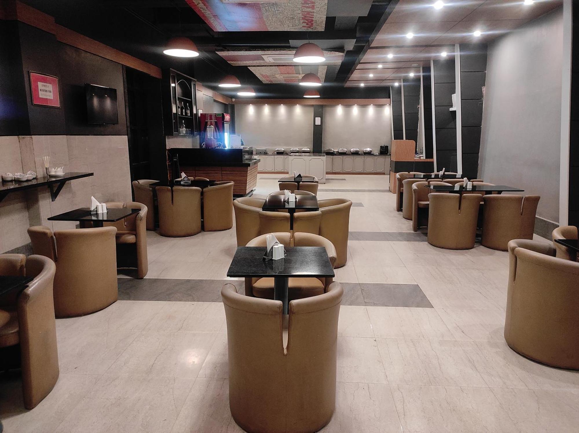 Max Hotels Αλλαχαμπάντ Εξωτερικό φωτογραφία