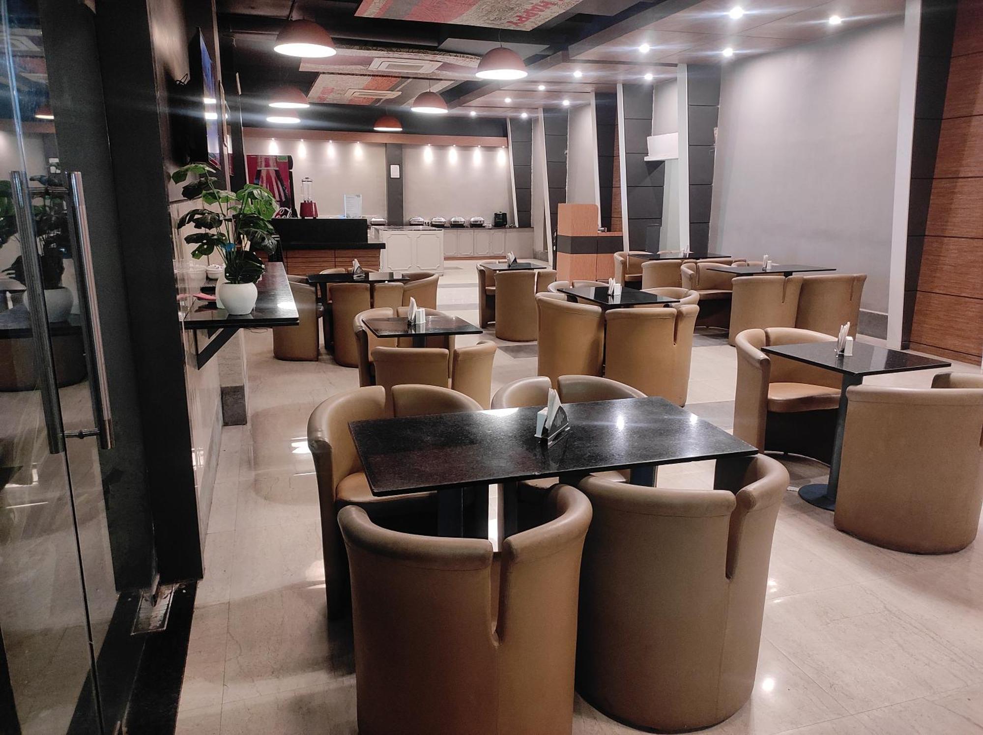 Max Hotels Αλλαχαμπάντ Εξωτερικό φωτογραφία