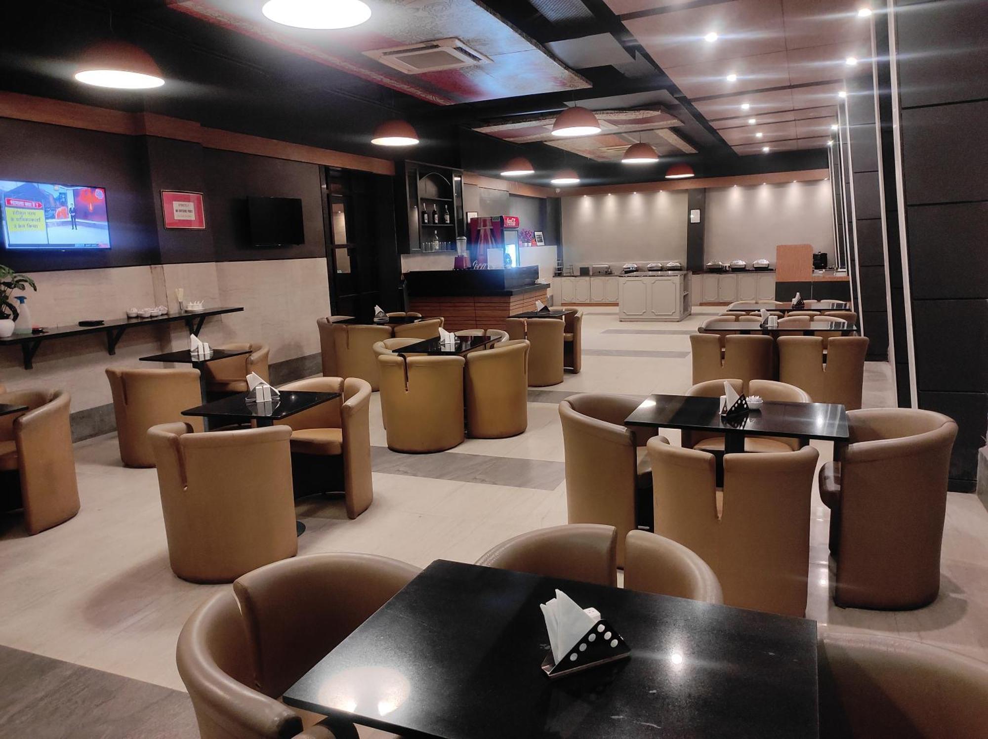 Max Hotels Αλλαχαμπάντ Εξωτερικό φωτογραφία