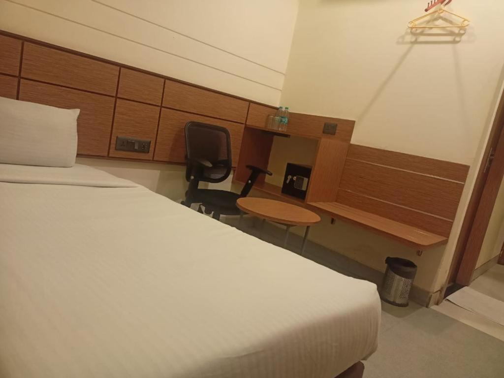 Max Hotels Αλλαχαμπάντ Εξωτερικό φωτογραφία